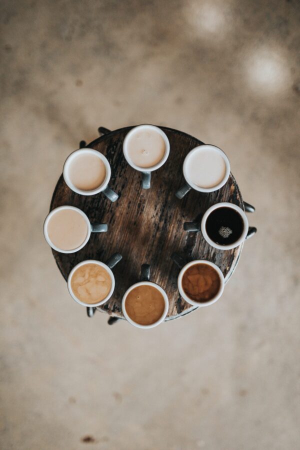 ワイキキ・コーヒーショップ・テーブルの上に8種類のコーヒー